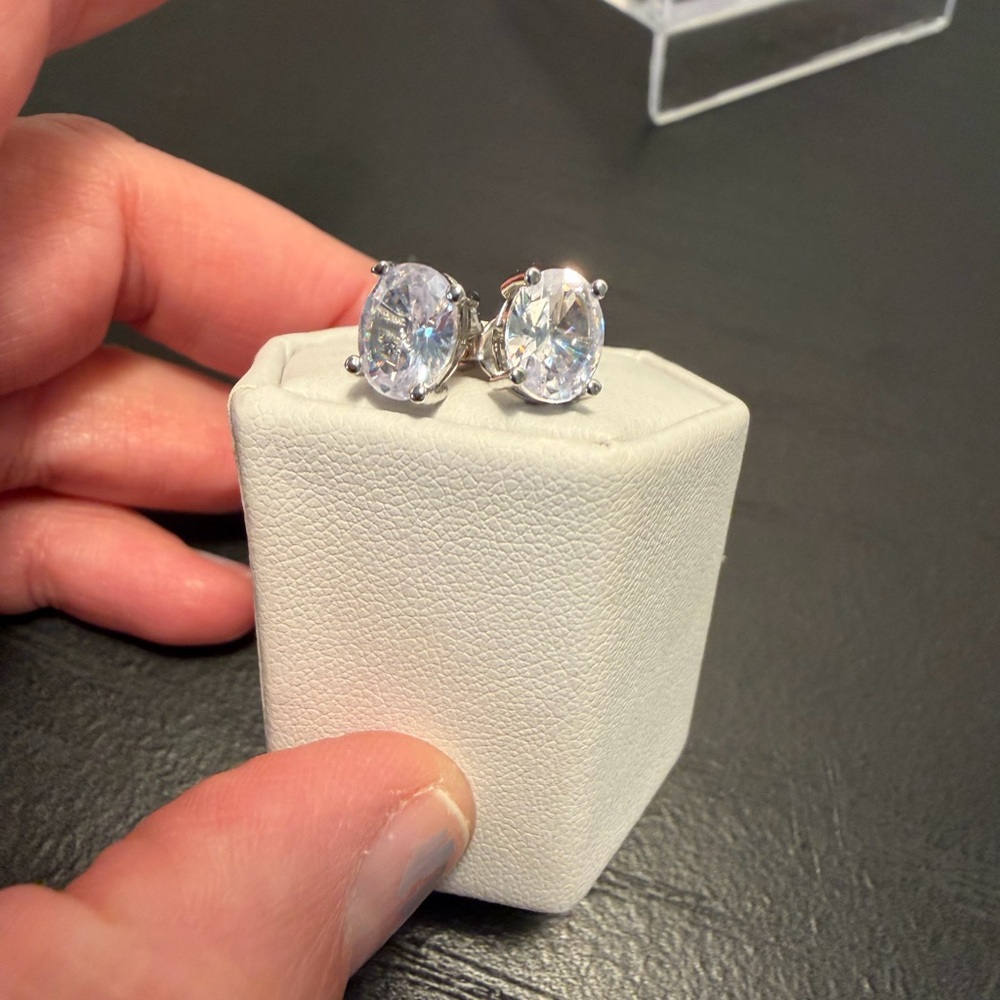 New oval-cut stud earrings cubic zirconia